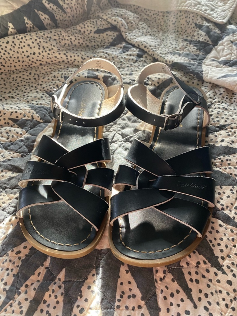 Black Saltwater Sandals like new